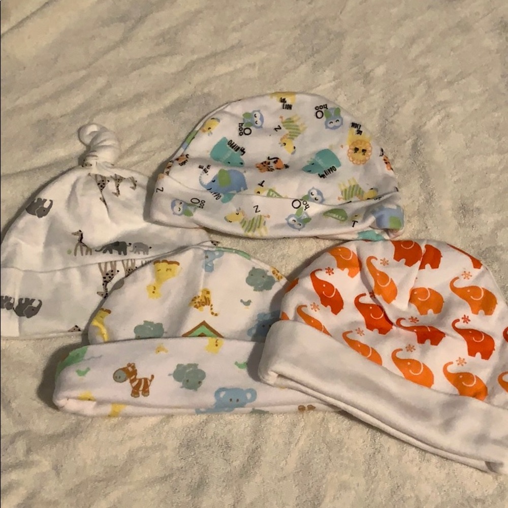 Lot of 4 hats